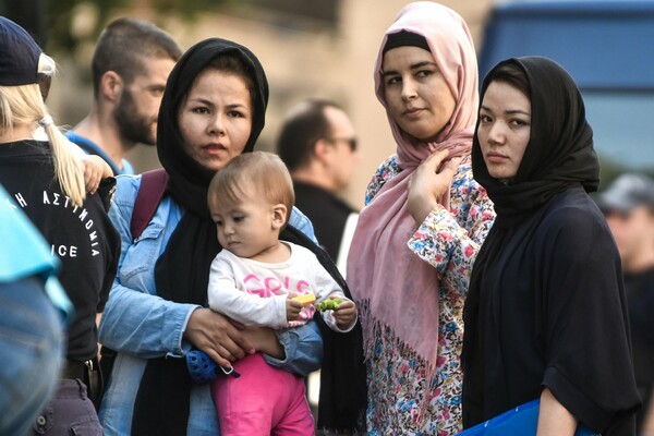 Εκκένωση καταλήψεων από την Αστυνομία: Πού θα μεταφερθούν οι δεκάδες αλλοδαποί και οι οικογένειες μεταναστών