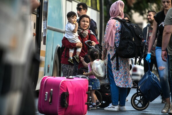 Εκκένωση καταλήψεων από την Αστυνομία: Πού θα μεταφερθούν οι δεκάδες αλλοδαποί και οι οικογένειες μεταναστών