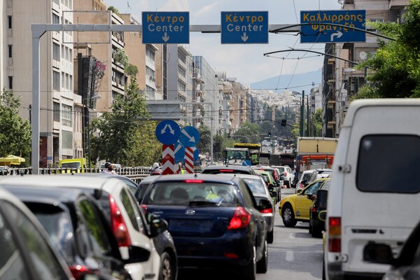 Αυξημένη κίνηση στους δρόμους της Αθήνας