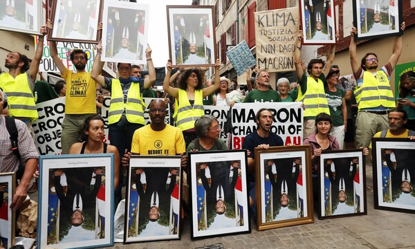 Γαλλία: Ακτιβιστές δικάζονται επειδή έκλεψαν πορτρέτα του Μακρόν