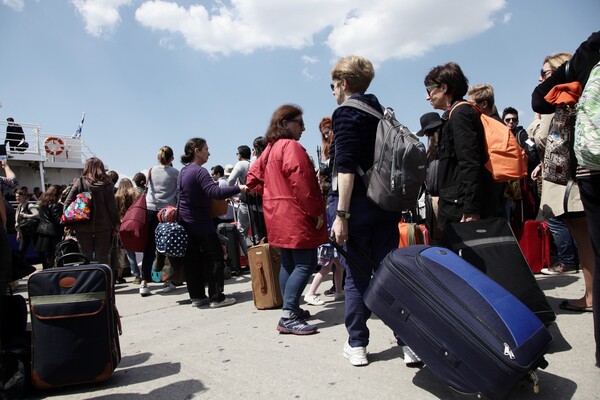 Αδειάζει η Αθήνα: 40.520 έφυγαν χθες από Πειραιά, Ραφήνα και Λαύριο - 47 δρομολόγια σήμερα