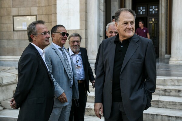 Τελευταίο αντίο στον Αντώνη Λιβάνη - Πολιτικοί και επιχειρηματίες στην κηδεία