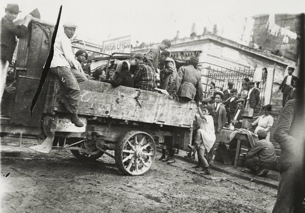 Μύθοι και αλήθειες για τους πρόσφυγες του 1922