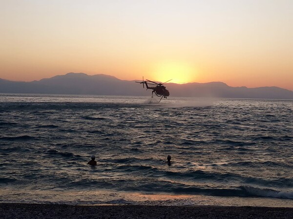 Μεγάλη φωτιά στο Λουτράκι: Εκκενώθηκαν το μοναστήρι του Αγίου Πατάπιου και το γηροκομείο