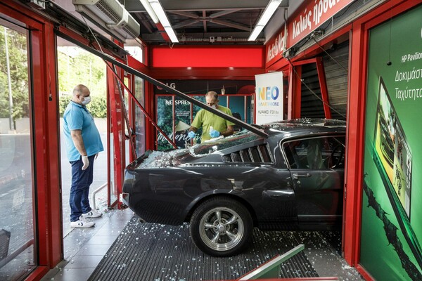 Ληστές εισέβαλαν με Mustang σε κατάστημα στην Πέτρου Ράλλη και έκλεψαν Playstation