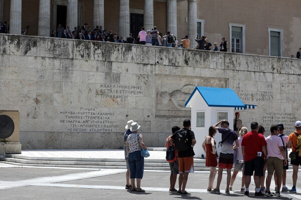 Η οικογενειακή φωτογραφία της κυβέρνησης Μητσοτάκη - Ο πρωθυπουργός και όλοι οι υπουργοί