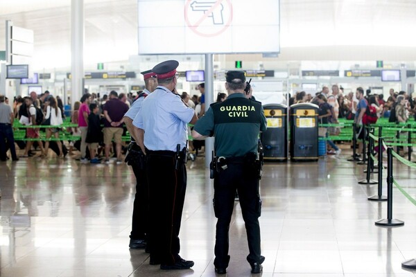 Συνελήφθη στο αεροδρόμιο της Βαρκελώνης με κοκαΐνη κάτω από το περουκίνι του