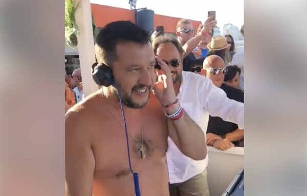 Ιταλία: Ο Σαλβίνι "DJ" - Έπαιξε μουσική σε beach party