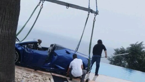 Πρώην του Νεϊμάρ, έριξε Lamborghini σε πισίνα επειδή οδηγούσε με ψηλοτάκουνα