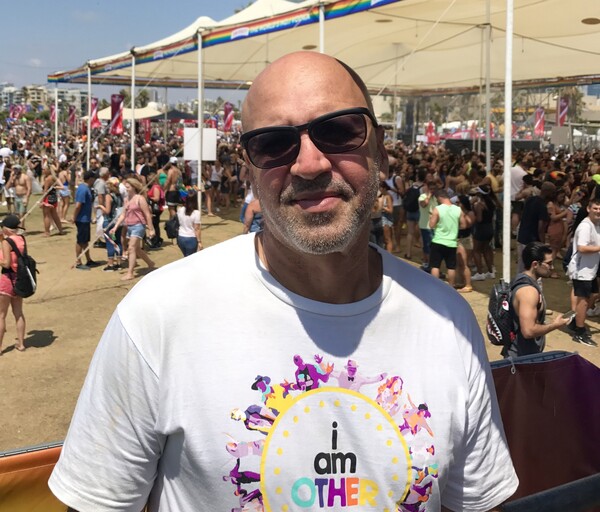 Ανταπόκριση από το Pride του Τελ Αβίβ: τεράστια εμπορική φιέστα ή αγωνιστική συσπείρωση;