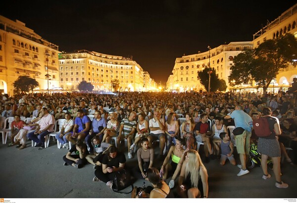 Το τεράστιο θερινό σινεμά στην πλ. Αριστοτέλους - Φωτογραφίες από τη ξεχωριστή βραδιά στη Θεσσαλονίκη