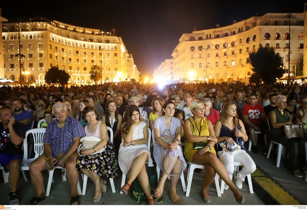 Το τεράστιο θερινό σινεμά στην πλ. Αριστοτέλους - Φωτογραφίες από τη ξεχωριστή βραδιά στη Θεσσαλονίκη