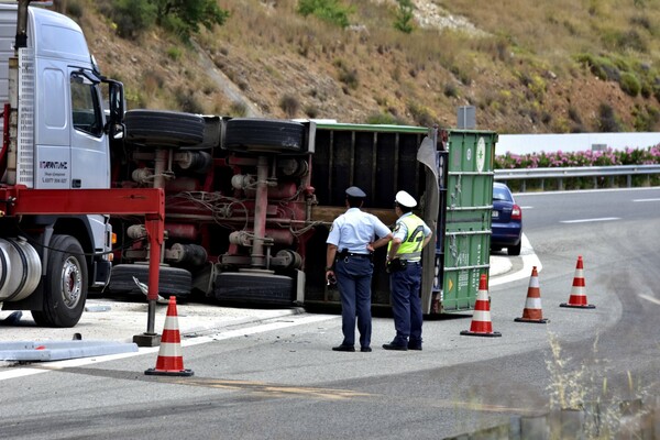 Τροχαίο ατύχημα με νταλίκες στην Εθνική Οδό Θεσσαλονίκης – Αθηνών