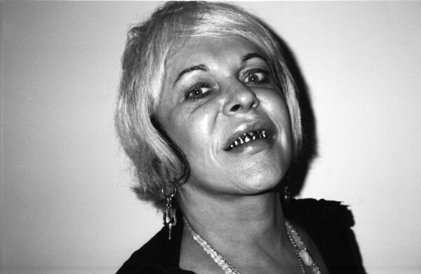 Ο «πανδρόγυνος» θρύλος της μουσικής Genesis P-Orridge μιλά στην έντυπη LIFO