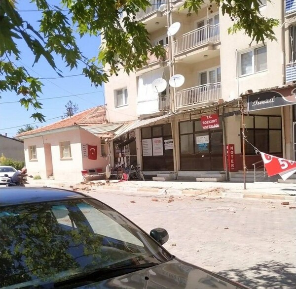 Σεισμός Τουρκία: Υλικές ζημιές και κατάρρευση κτιρίων - Δεν υπάρχουν θύματα