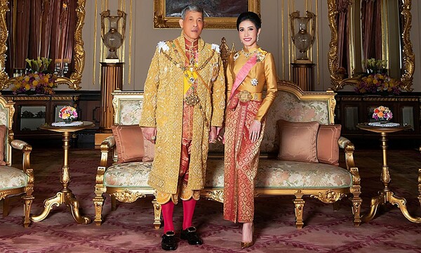 Το Παλάτι της Ταϊλάνδης δημοσιοποίησε σπάνιες φωτογραφίες τη γυναίκας που χρίστηκε βασιλική σύζυγος