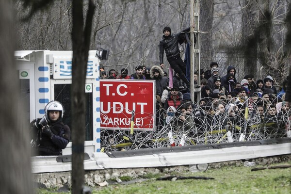 Έβρος: Συνεχείς συγκρούσεις στα σύνορα -Τούρκοι «ρίχνουν χημικά» στις ελληνικές δυνάμεις