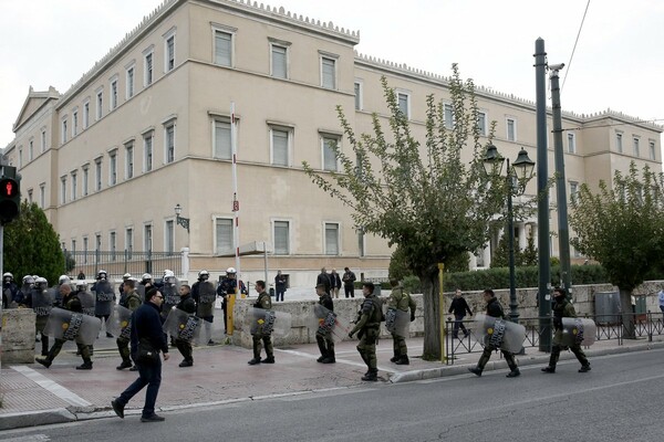 H Αθήνα γεμάτη αστυνομικούς, κλούβες και περιπολίες - Δείτε φωτογραφίες