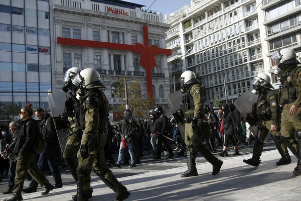 Ολοκληρώθηκε η πορεία για τη δολοφονία Γρηγορόπουλου - Drones, φραγμοί και αστυνομικοί παντού στην Αθήνα