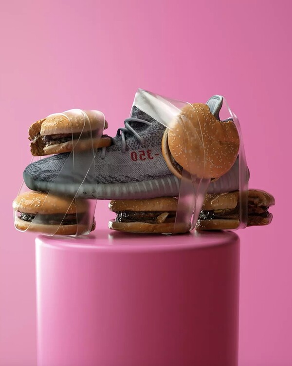 Τα πιο περίεργα 3D sneakers έχουν πάνω τους μπέργκερ, τούβλα και μπάλες