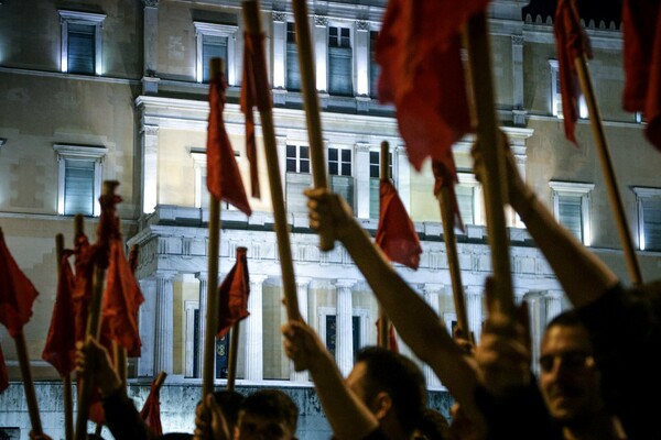 Φωτογραφίες από την διαδήλωση που μόλις πραγματοποιήθηκε για την κατάργηση του ασύλου