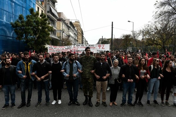 Έκλεισαν οι πύλες του Πολυτεχνείου - Η Αθήνα έχει μετατραπεί σε φρούριο για την πορεία