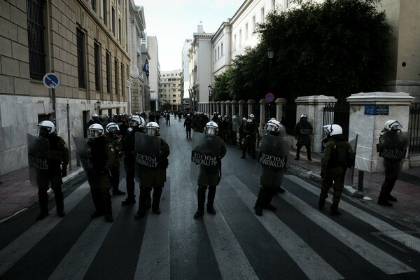 Ολοκληρώθηκε η πορεία για τη δολοφονία Γρηγορόπουλου - Drones, φραγμοί και αστυνομικοί παντού στην Αθήνα