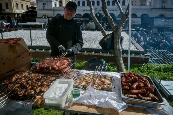 Τσικνοπέμπτη: Ψησταριές, κρέατα και χοροί στην Βαρβάκειο