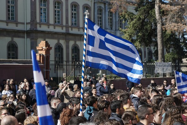 Λέσβος: Μεγάλη συγκέντρωση για το μεταναστευτικό- Ένταση και χημικά στο Διαβολόρεμα