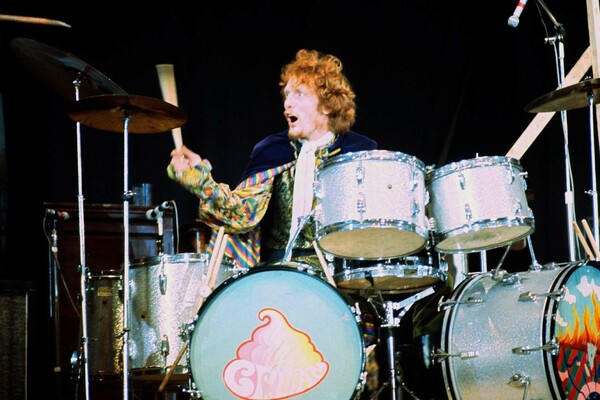 Ginger Baker: ο γίγαντας των ντραμς που πέθανε χθες άφησε αξεπέραστο ροκ, afro και τζαζ έργο