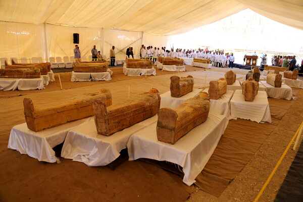 Θαμμένες επί 3.000 χρόνια οι σαρκοφάγοι στο Λούξορ - Μια από τις μεγαλύτερες ανακαλύψεις στην Αίγυπτο