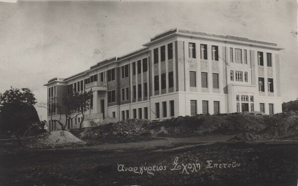 O «Μάγος» του Τζον Φόουλς γίνεται τηλεοπτική σειρά στις Σπέτσες από τον Σαμ Μέντες