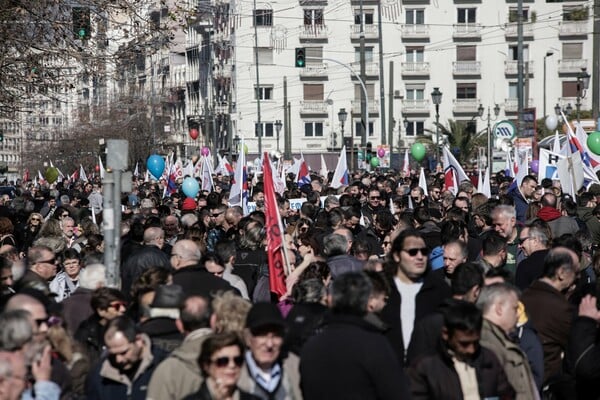 Ποιοι δρόμοι είναι κλειστοί στην Αθήνα - Σε εξέλιξη οι συγκεντρώσεις για το ασφαλιστικό