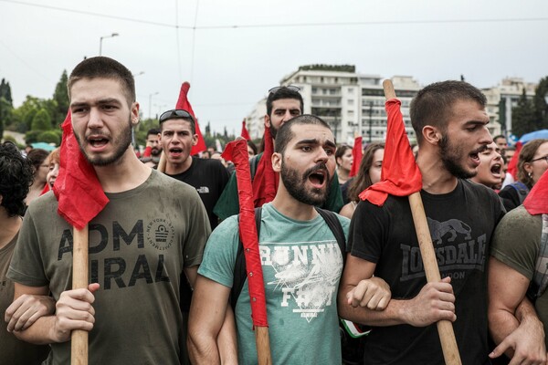 Απεργία: Εικόνες από την πορεία στην Αθήνα κατά του αναπτυξιακού νομοσχεδίου