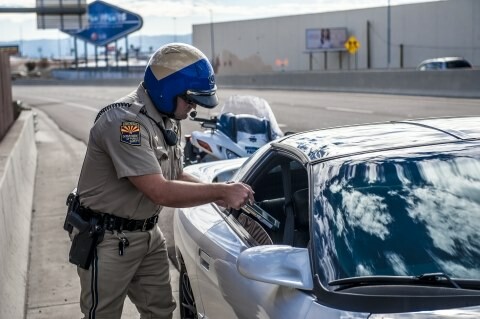 ΗΠΑ: Οδηγός μεταμφίεσε σκελετό για να χρησιμοποιήσει την Λωρίδα Έκτακτης Ανάγκης