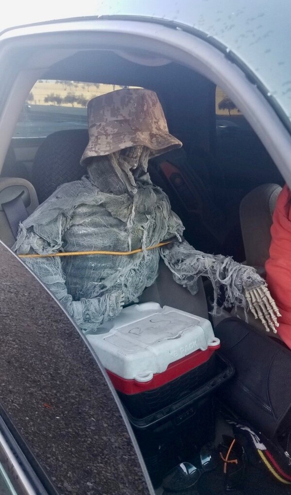 ΗΠΑ: Οδηγός μεταμφίεσε σκελετό για να χρησιμοποιήσει την Λωρίδα Έκτακτης Ανάγκης