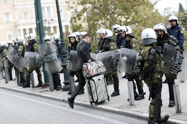 H Αθήνα γεμάτη αστυνομικούς, κλούβες και περιπολίες - Δείτε φωτογραφίες