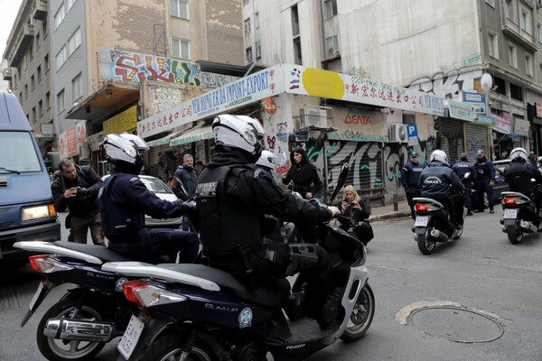 Αστυνομική επιχείρηση στη Μενάνδρου- Πάνω από 20 προσαγωγές