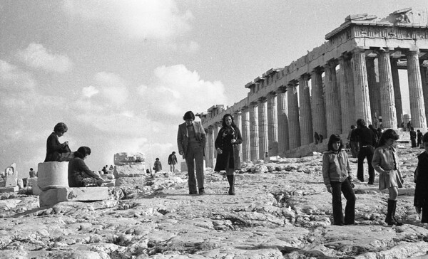 Ασπρόμαυρες φωτογραφίες από την καθημερινή ζωή της Αθήνας στα '70s