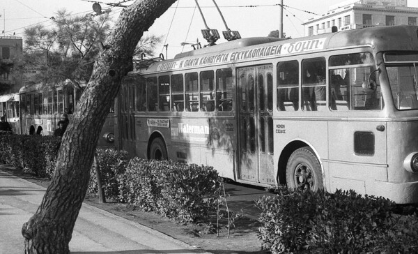 Ασπρόμαυρες φωτογραφίες από την καθημερινή ζωή της Αθήνας στα '70s