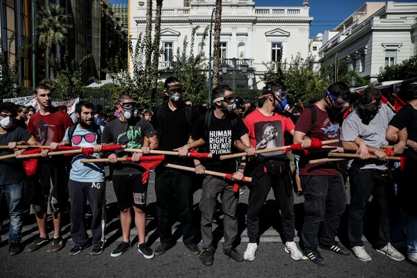Επεισόδια και τραυματισμός στο φοιτητικό συλλαλητήριο - Μπαράζ κινητοποιήσεων στην Αθήνα