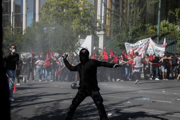 Επεισόδια και τραυματισμός στο φοιτητικό συλλαλητήριο - Μπαράζ κινητοποιήσεων στην Αθήνα