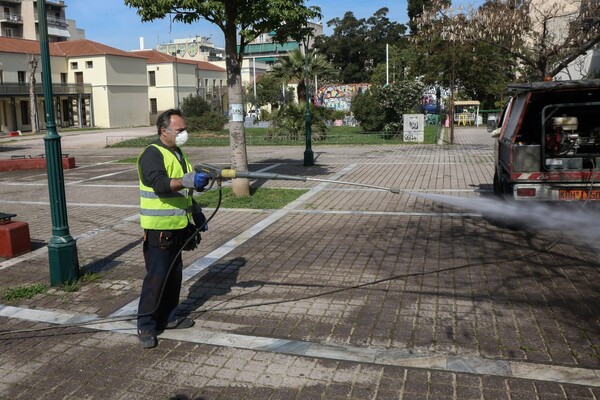 Κορωνοιός: Σάββατο πρωί σε άδεια Αθήνα - Ελάχιστοι στο κέντρο της πόλης