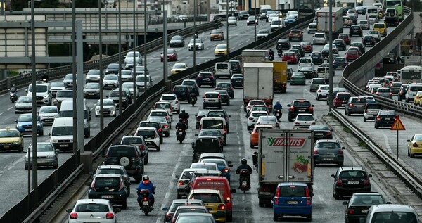 Αττική Οδός: Καραμπόλα με έξι οχήματα - Μεγάλες καθυστερήσεις