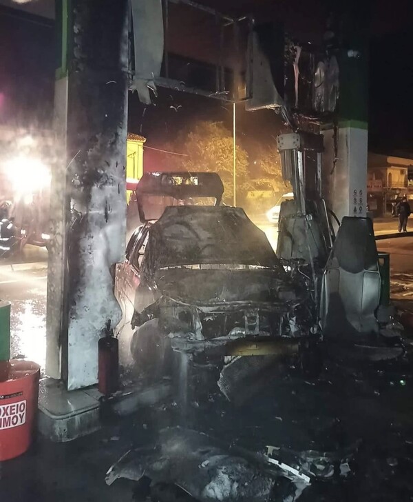 Κέρκυρα: Αυτοκίνητο έπεσε σε αντλία βενζινάδικου - Πήρε φωτιά και κάηκε ολοσχερώς
