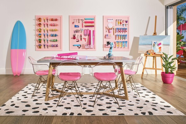 Η Airbnb ενοικιάζει το «αληθινό» σπίτι της Barbie και είναι γεμάτο ρούχα, παπούτσια και αξεσουάρ