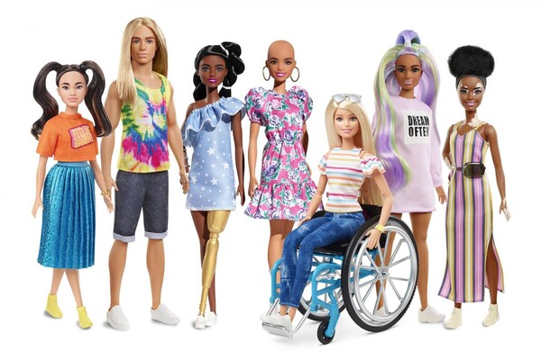Κούκλες χωρίς μαλλιά, με προσθετικά μέλη και με λεύκη στη νέα κολεξιόν της Barbie για το 2020