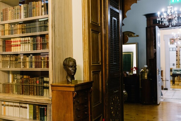 Η γνώση του Πειραιά: Στη Βιβλιοθήκη του Ιδρύματος Αικατερίνης Λασκαρίδη