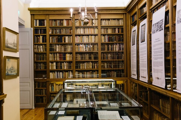 Η γνώση του Πειραιά: Στη Βιβλιοθήκη του Ιδρύματος Αικατερίνης Λασκαρίδη
