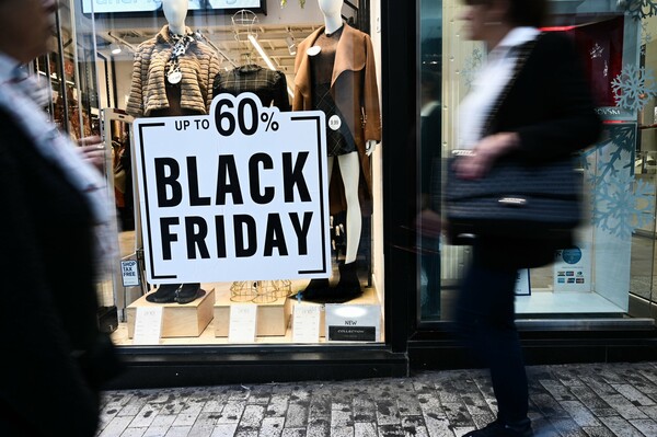 Σε ρυθμούς Black Friday η αγορά: Οι παγίδες που πρέπει να προσέξουν οι καταναλωτές